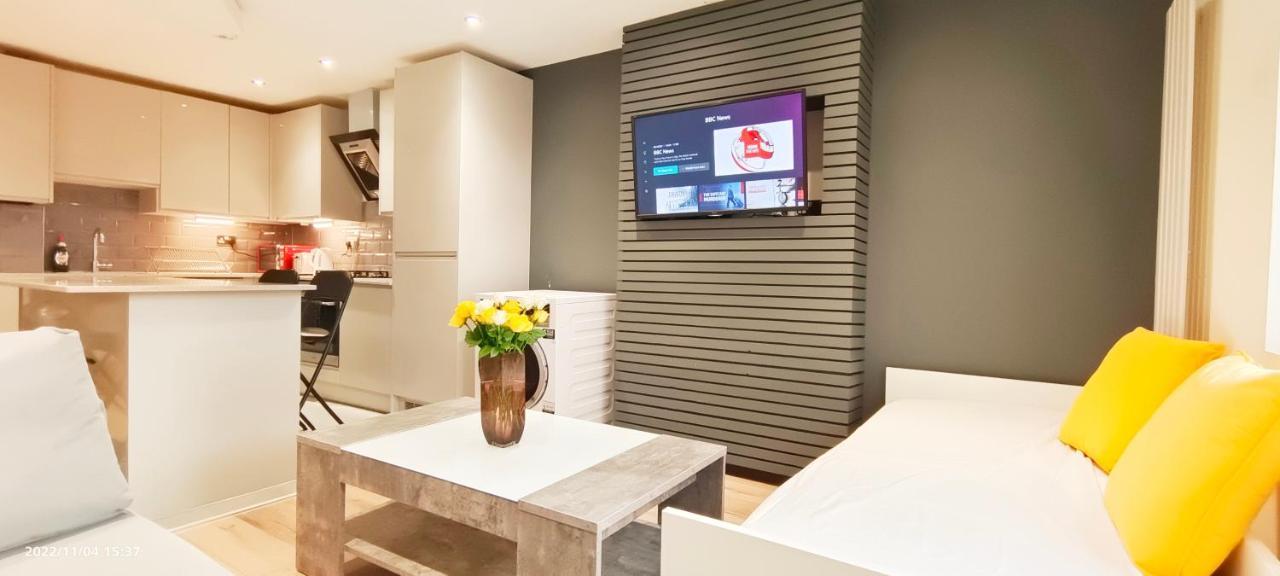 Apartmán First Floor Flat 1 Northwood Londýn Exteriér fotografie